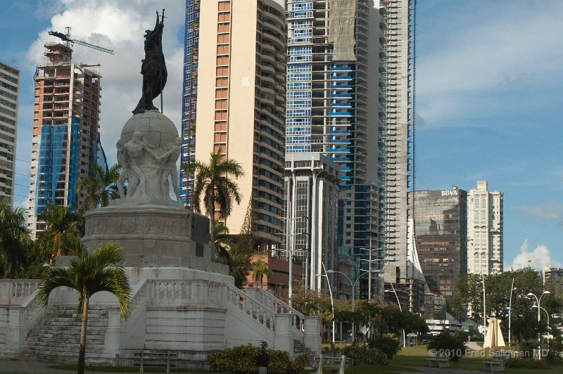 20101204_163740 D3.jpg - Balboa Monument, Balboa Ave, Panama City